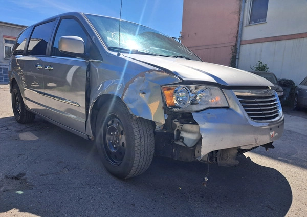 Chrysler Town &amp; Country cena 24000 przebieg: 212330, rok produkcji 2014 z Radom małe 172